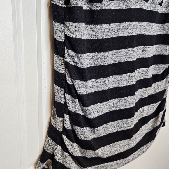 Women's Rayon Blend Fitted Grey Black Diagonal Striped Blouse Bodycon Size XL - Picture 7 of 8